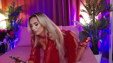 DalidaSelena online show from February 12, 2026, 5:52 pm