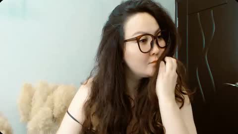 Snapshot of dalidayes chatting on September 17, 2025, 6:48 am Dali online show from September 17, 2025, 6:48 am