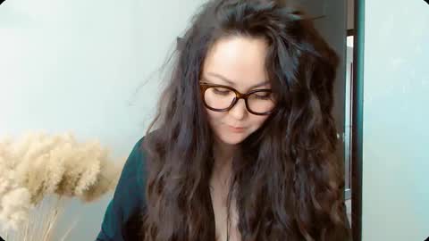 Snapshot of dalidayes chatting on October 13, 2025, 5:51 am Dali online show from October 13, 2025, 5:51 am