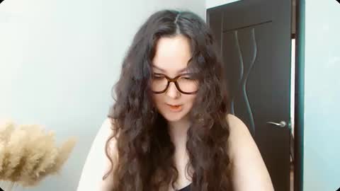 Snapshot of dalidayes chatting on October 26, 2025, 5:02 am Dali online show from October 26, 2025, 5:02 am