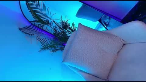 dalilathoms online show from January 11, 2026, 8:47 pm