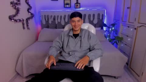 Snapshot of damian23_ chatting on December 15, 2024, 12:38 pm DAMIAN online show from December 15, 2024, 12:38 pm