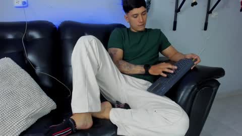 Snapshot of damian23_ chatting on December 21, 2024, 4:09 am DAMIAN online show from December 21, 2024, 4:09 am