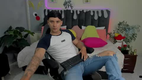 Snapshot of damian23_ chatting on December 30, 2024, 12:20 pm DAMIAN online show from December 30, 2024, 12:20 pm