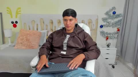 Snapshot of damian23_ chatting on January 2, 2025, 12:57 pm DAMIAN online show from January 2, 2025, 12:57 pm