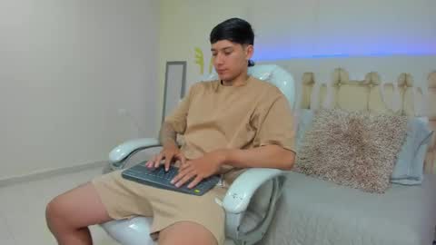 Snapshot of damian23_ chatting on January 3, 2025, 12:08 pm DAMIAN online show from January 3, 2025, 12:08 pm