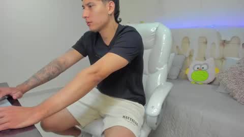 Snapshot of damian23_ chatting on January 8, 2025, 12:26 pm DAMIAN online show from January 8, 2025, 12:26 pm