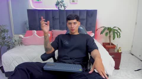 Snapshot of damian23_ chatting on January 12, 2025, 3:57 pm DAMIAN online show from January 12, 2025, 3:57 pm