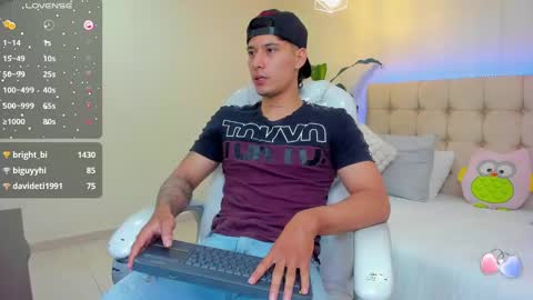 Snapshot of damian23_ chatting on January 21, 2025, 12:29 pm DAMIAN online show from January 21, 2025, 12:29 pm