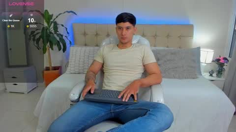 Snapshot of damian23_ chatting on January 22, 2025, 12:27 pm DAMIAN online show from January 22, 2025, 12:27 pm