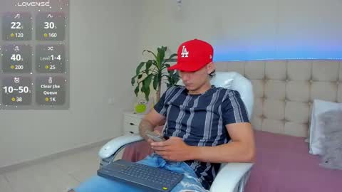 Snapshot of damian23_ chatting on January 27, 2025, 12:48 pm DAMIAN online show from January 27, 2025, 12:48 pm