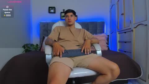 Snapshot of damian23_ chatting on February 11, 2025, 12:37 pm DAMIAN online show from February 11, 2025, 12:37 pm