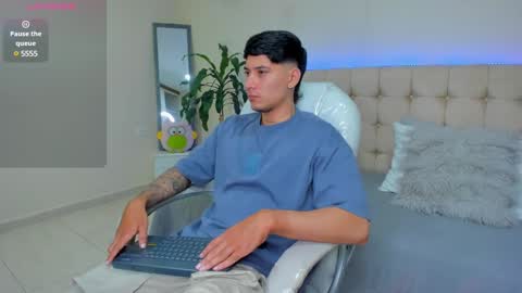 Snapshot of damian23_ chatting on February 22, 2025, 12:19 pm DAMIAN online show from February 22, 2025, 12:19 pm