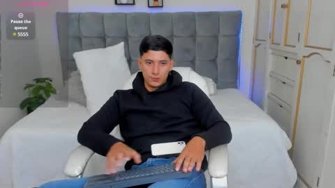 Snapshot of damian23_ chatting on March 11, 2025, 4:51 pm DAMIAN online show from March 11, 2025, 4:51 pm