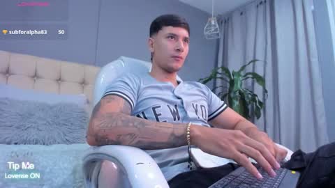 Snapshot of damian23_ chatting on September 20, 2025, 11:33 am DAMIAN online show from September 20, 2025, 11:33 am