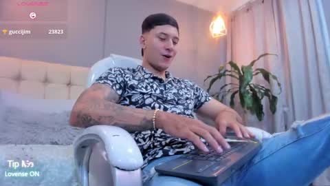 Snapshot of damian23_ chatting on September 22, 2025, 12:18 pm DAMIAN online show from September 22, 2025, 12:18 pm