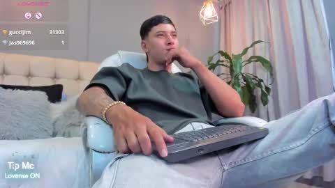 Snapshot of damian23_ chatting on September 28, 2025, 2:55 pm DAMIAN online show from September 28, 2025, 2:55 pm