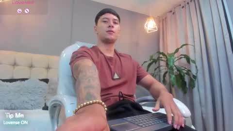 Snapshot of damian23_ chatting on October 1, 2025, 10:21 am DAMIAN online show from October 1, 2025, 10:21 am