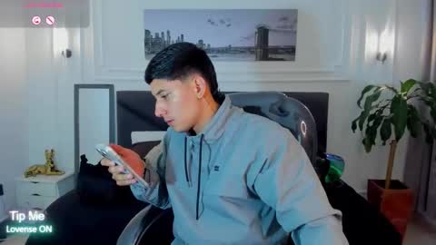 Snapshot of damian23_ chatting on November 5, 2025, 12:05 pm DAMIAN online show from November 5, 2025, 12:05 pm