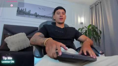 Snapshot of damian23_ chatting on November 6, 2025, 10:16 am DAMIAN online show from November 6, 2025, 10:16 am