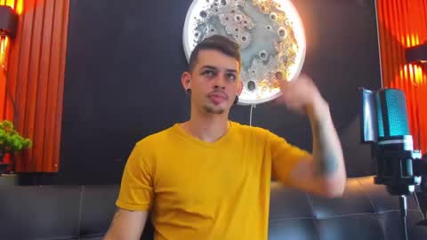 Snapshot of damian__oliver chatting on March 10, 2025, 3:12 am Damian Oliver online show from March 10, 2025, 3:12 am