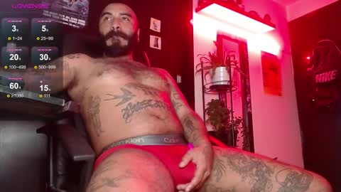 Snapshot of damian_darkside_ chatting on February 19, 2025, 12:35 am Damian online show from February 19, 2025, 12:35 am