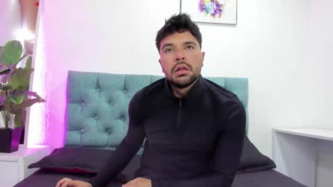 Snapshot of damian_hills chatting on March 3, 2026, 12:17 am Damian Hills online show from March 3, 2026, 12:17 am