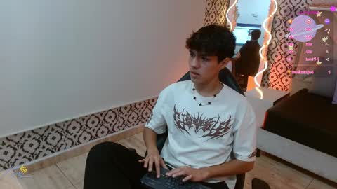 Snapshot of damian_tay chatting on April 10, 2026, 11:26 am damian_tay online show from April 10, 2026, 11:26 am