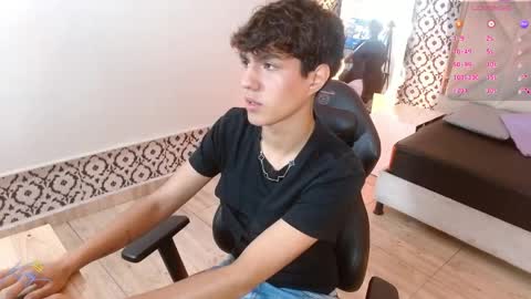 Snapshot of damian_tay chatting on April 13, 2026, 11:37 am damian_tay online show from April 13, 2026, 11:37 am