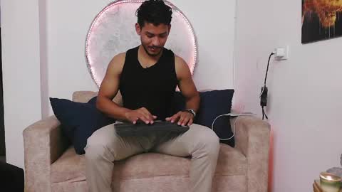 instagram damiannreed. online show from June 5, 2026, 1:45 am