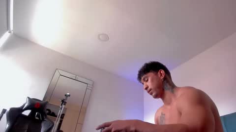 Snapshot of dammianmilleroficial chatting on October 31, 2025, 6:53 pm INSTAGRAM DAMMIANMILLEROFICIAL online show from October 31, 2025, 6:53 pm