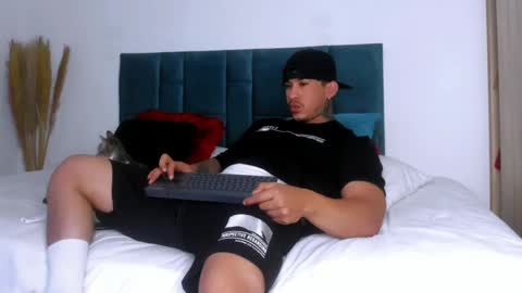 Snapshot of dammianmilleroficial chatting on November 12, 2025, 3:29 am INSTAGRAM DAMMIANMILLEROFICIAL online show from November 12, 2025, 3:29 am