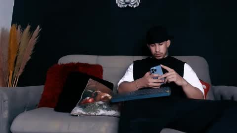 Snapshot of dammianmilleroficial chatting on December 3, 2025, 12:29 am INSTAGRAM DAMMIANMILLEROFICIAL online show from December 3, 2025, 12:29 am