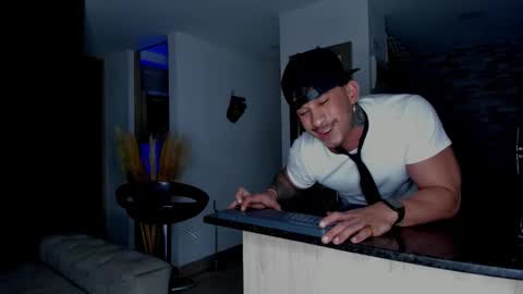 Snapshot of dammianmilleroficial chatting on December 14, 2025, 10:47 pm INSTAGRAM DAMMIANMILLEROFICIAL online show from December 14, 2025, 10:47 pm