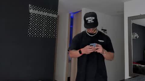 Snapshot of dammianmilleroficial chatting on January 5, 2026, 5:27 pm INSTAGRAM DAMMIANMILLEROFICIAL online show from January 5, 2026, 5:27 pm