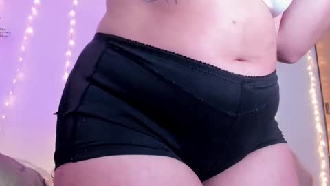 Snapshot of damn_that_booty chatting on February 6, 2026, 1:47 pm Criss online show from February 6, 2026, 1:47 pm