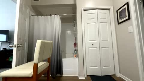 Snapshot of damnimhandsome25 chatting on February 9, 2025, 3:34 pm Clyde online show from February 9, 2025, 3:34 pm