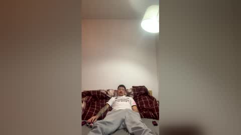 Snapshot of damo111694 chatting on February 18, 2026, 11:22 pm damo111694 online show from February 18, 2026, 11:22 pm