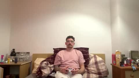 Snapshot of damo111694 chatting on February 21, 2026, 10:44 pm damo111694 online show from February 21, 2026, 10:44 pm