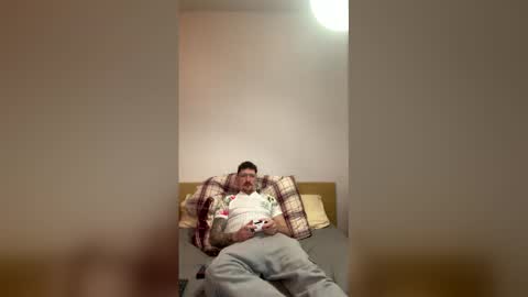 Snapshot of damo111694 chatting on February 25, 2026, 10:08 pm damo111694 online show from February 25, 2026, 10:08 pm