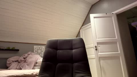 dan_the_man43 online show from November 12, 2025, 10:52 pm