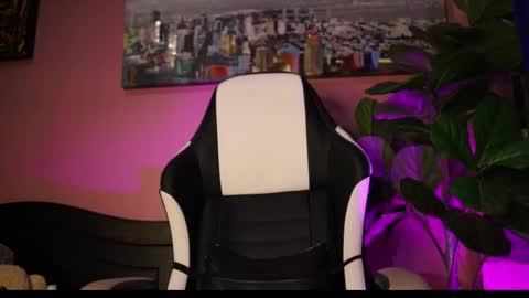 danaa_rouse online show from February 21, 2026, 5:08 am