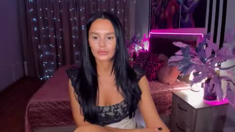 DanaMiers online show from November 18, 2025, 3:56 am