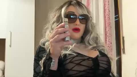 danastone_livingdoll online show from May 19, 2026, 9:04 am