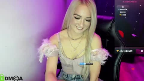 Snapshot of dances_queen chatting on May 2, 2026, 7:24 am dances_queen online show from May 2, 2026, 7:24 am