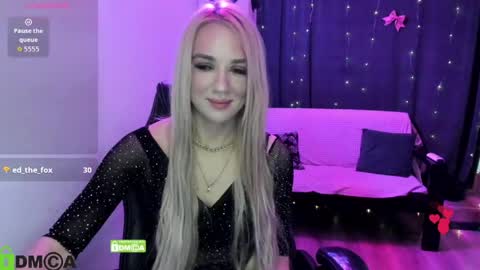 Snapshot of dances_queen chatting on May 15, 2026, 9:05 am dances_queen online show from May 15, 2026, 9:05 am
