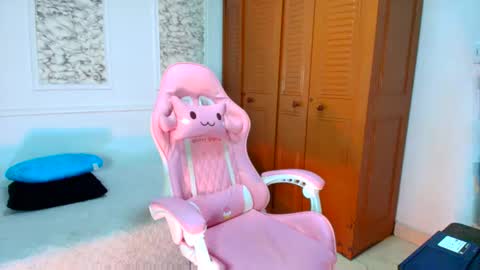 Danella Houston online show from November 19, 2025, 1:11 pm