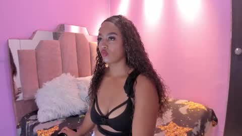 Danfne Torres online show from November 10, 2025, 12:15 pm