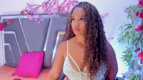 Danfne Torres online show from November 17, 2025, 7:08 pm