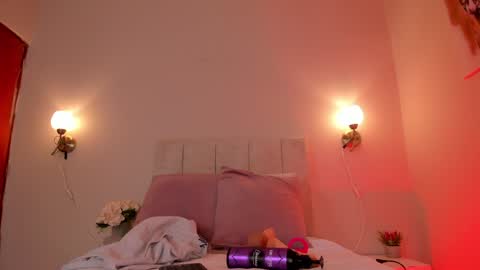 Snapshot of dani_skinny_ chatting on January 7, 2025, 5:42 pm Hi I am Dani online show from January 7, 2025, 5:42 pm